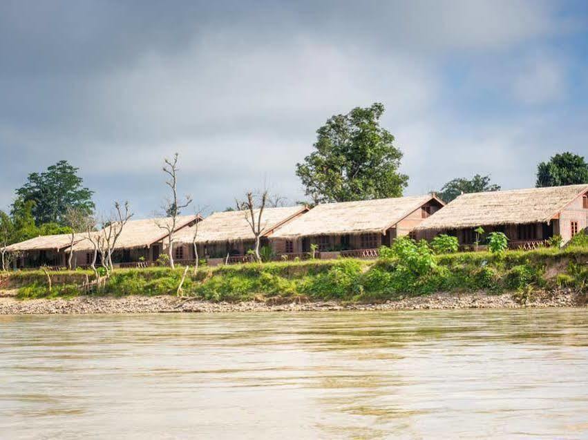 Riverside Hsipaw Resort Екстериор снимка