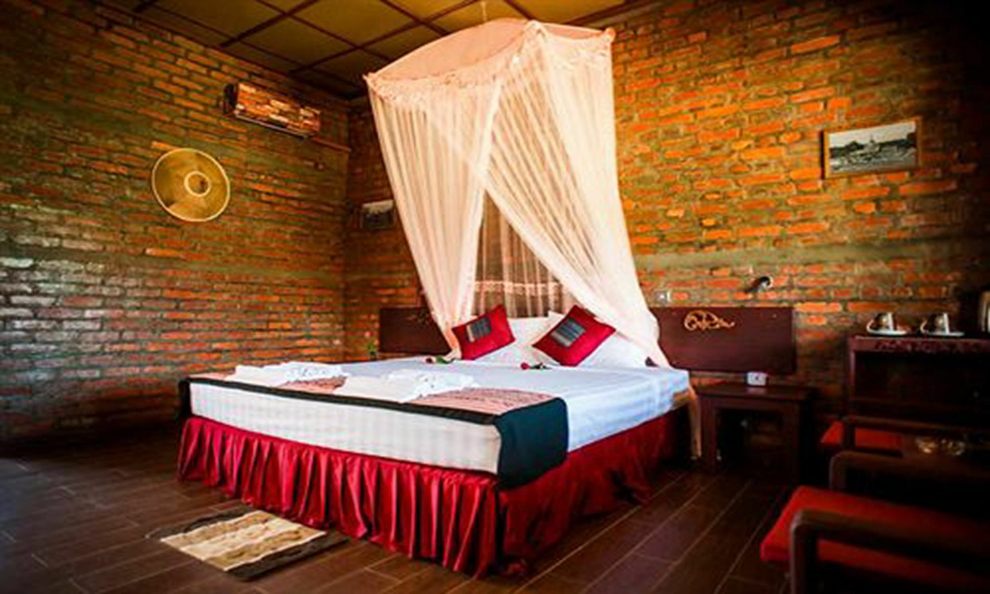 Riverside Hsipaw Resort Екстериор снимка