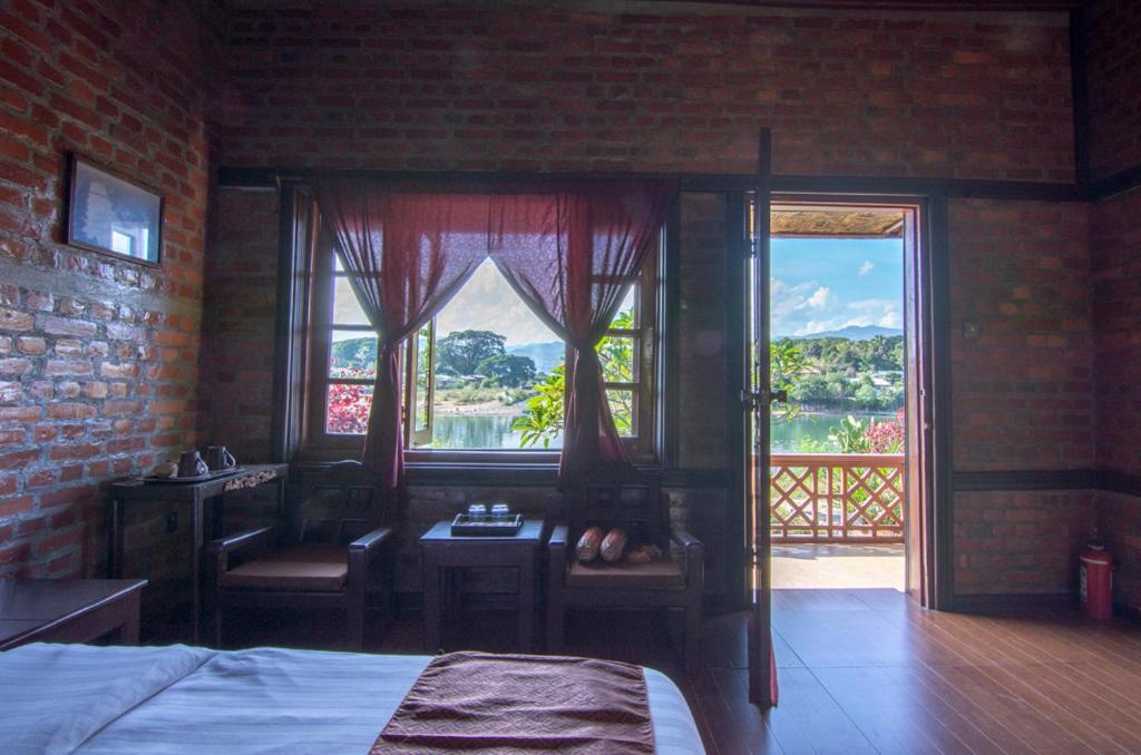 Riverside Hsipaw Resort Екстериор снимка