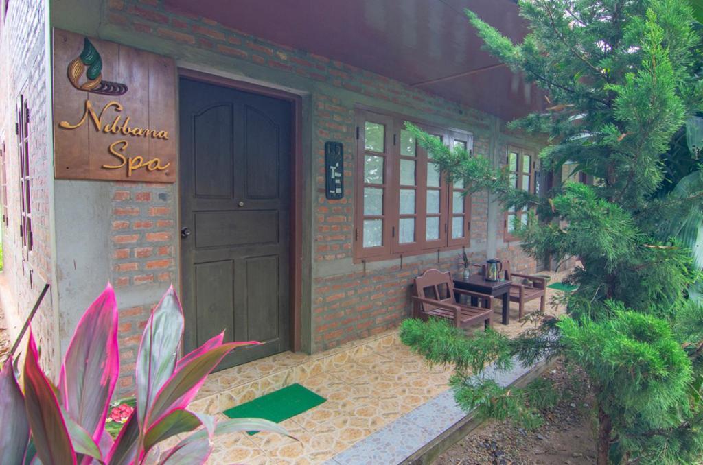 Riverside Hsipaw Resort Екстериор снимка