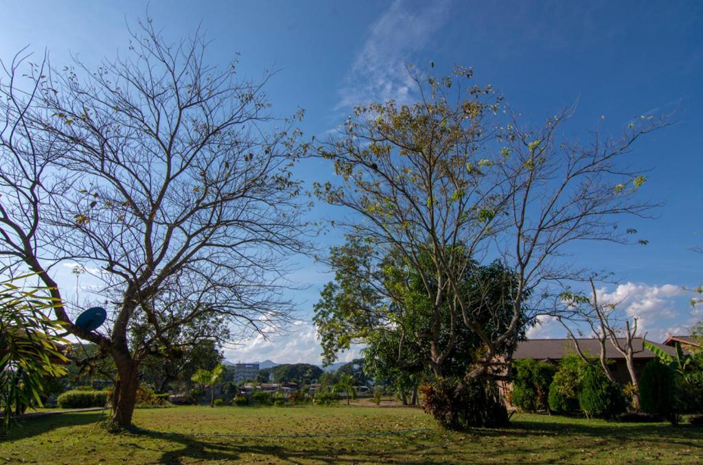 Riverside Hsipaw Resort Екстериор снимка